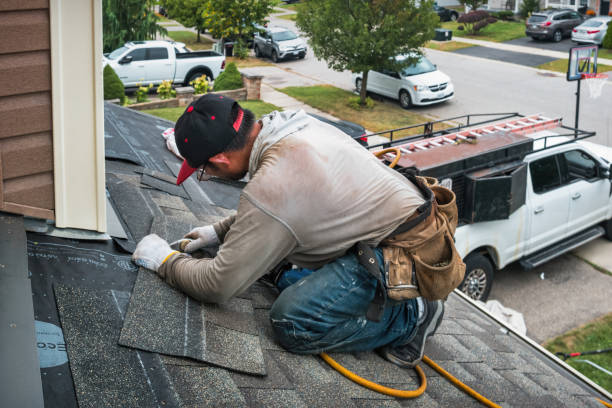 Professional Roofing technician working in Goldsmith, IN